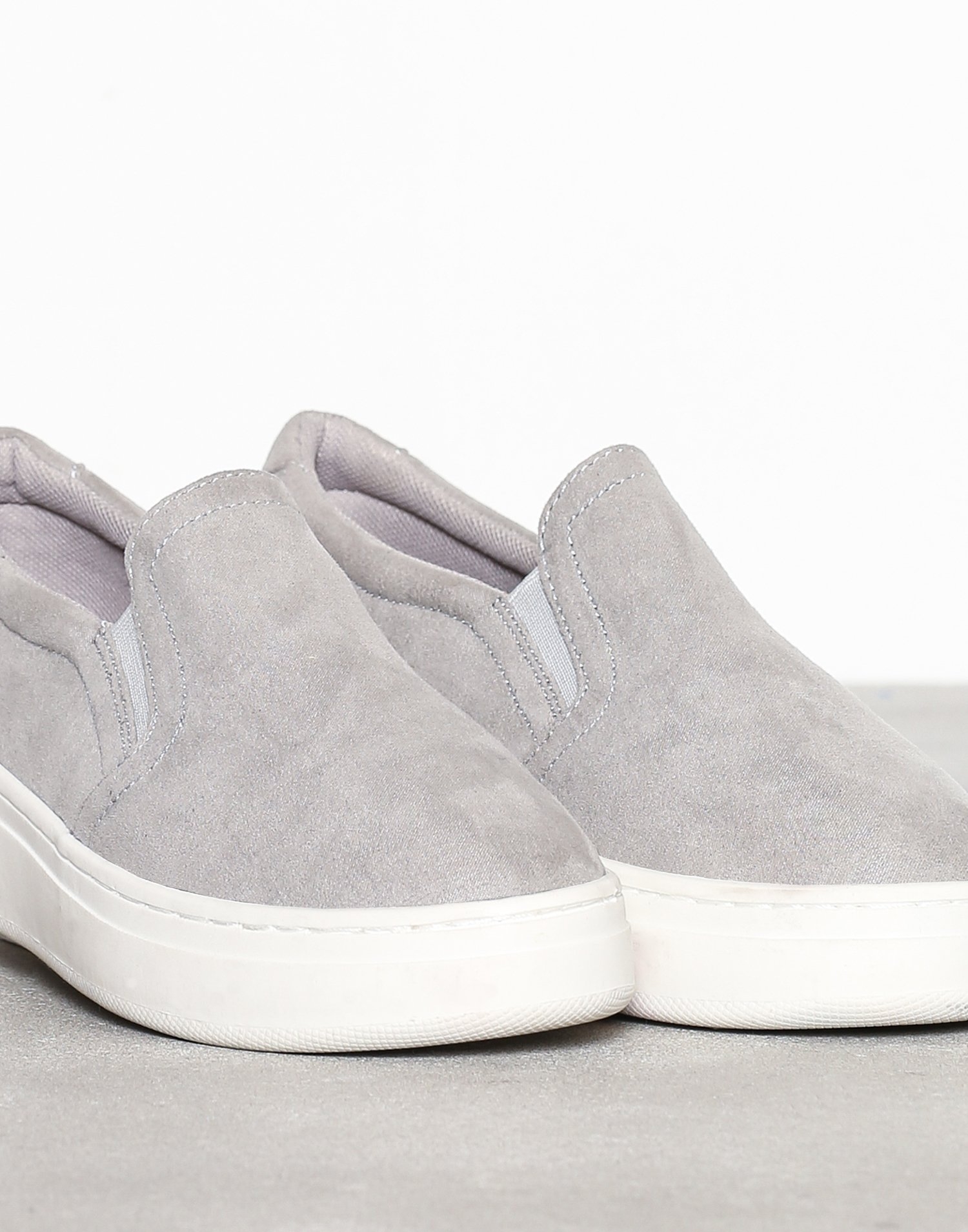 Grey suede slipins - Bild 2